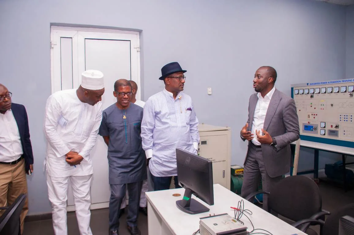 smart-electrical-engineering-training-flag-off_1568130827