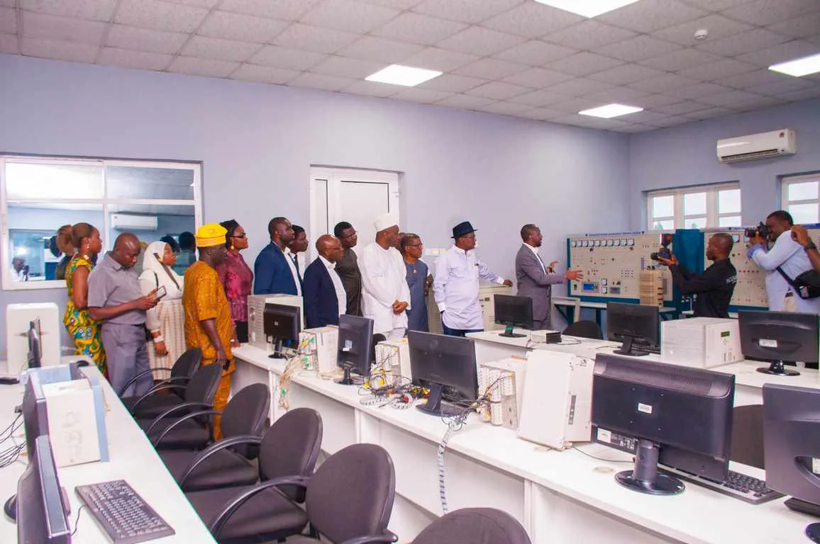 smart-electrical-engineering-training-flag-off_1568130873