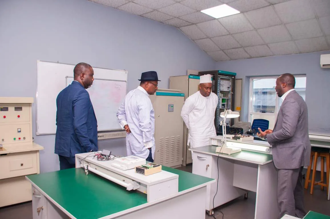 smart-electrical-engineering-training-flag-off_1568130903